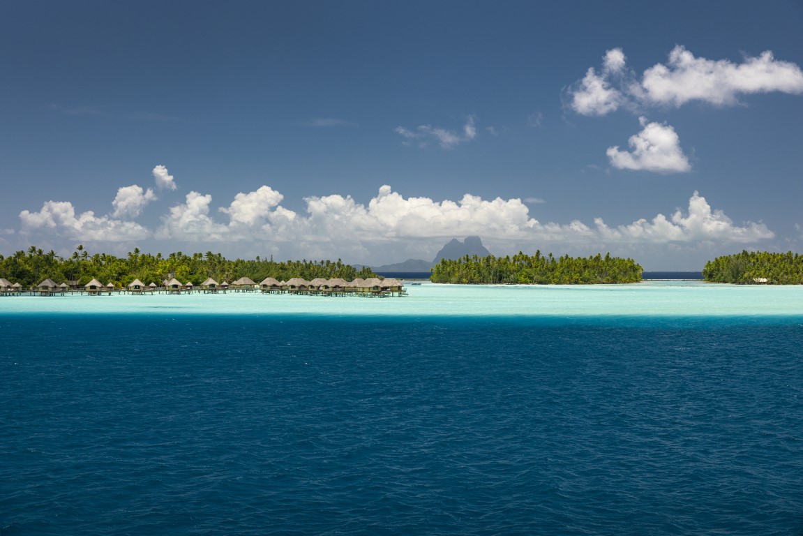Dream Yacht Charter: Polynesia Dream 11 Days / 10 Nights from Papeete to Raiatea — 14
